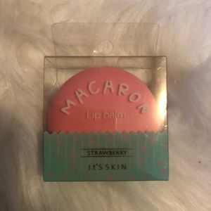 🍎 5 for $20 bundle item! It’s skin strawberry lip